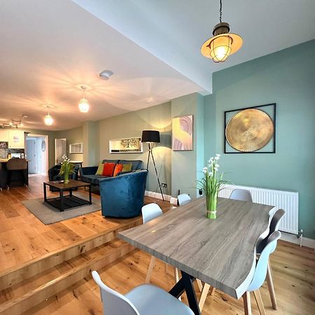 2 Bedroom Apartments Stopoverz Бристоль Екстер'єр фото