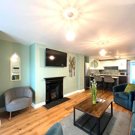 2 Bedroom Apartments Stopoverz Бристоль Екстер'єр фото