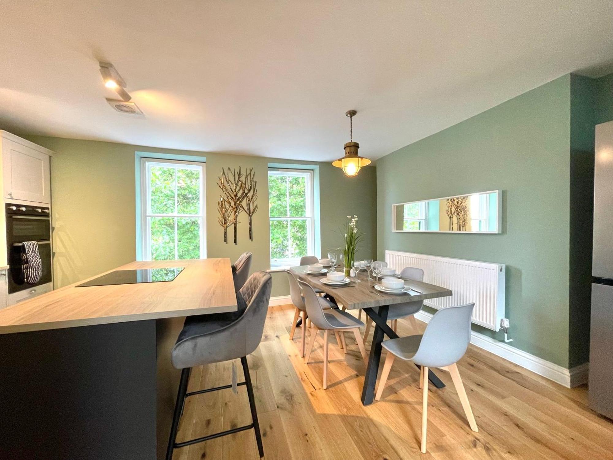2 Bedroom Apartments Stopoverz Бристоль Екстер'єр фото