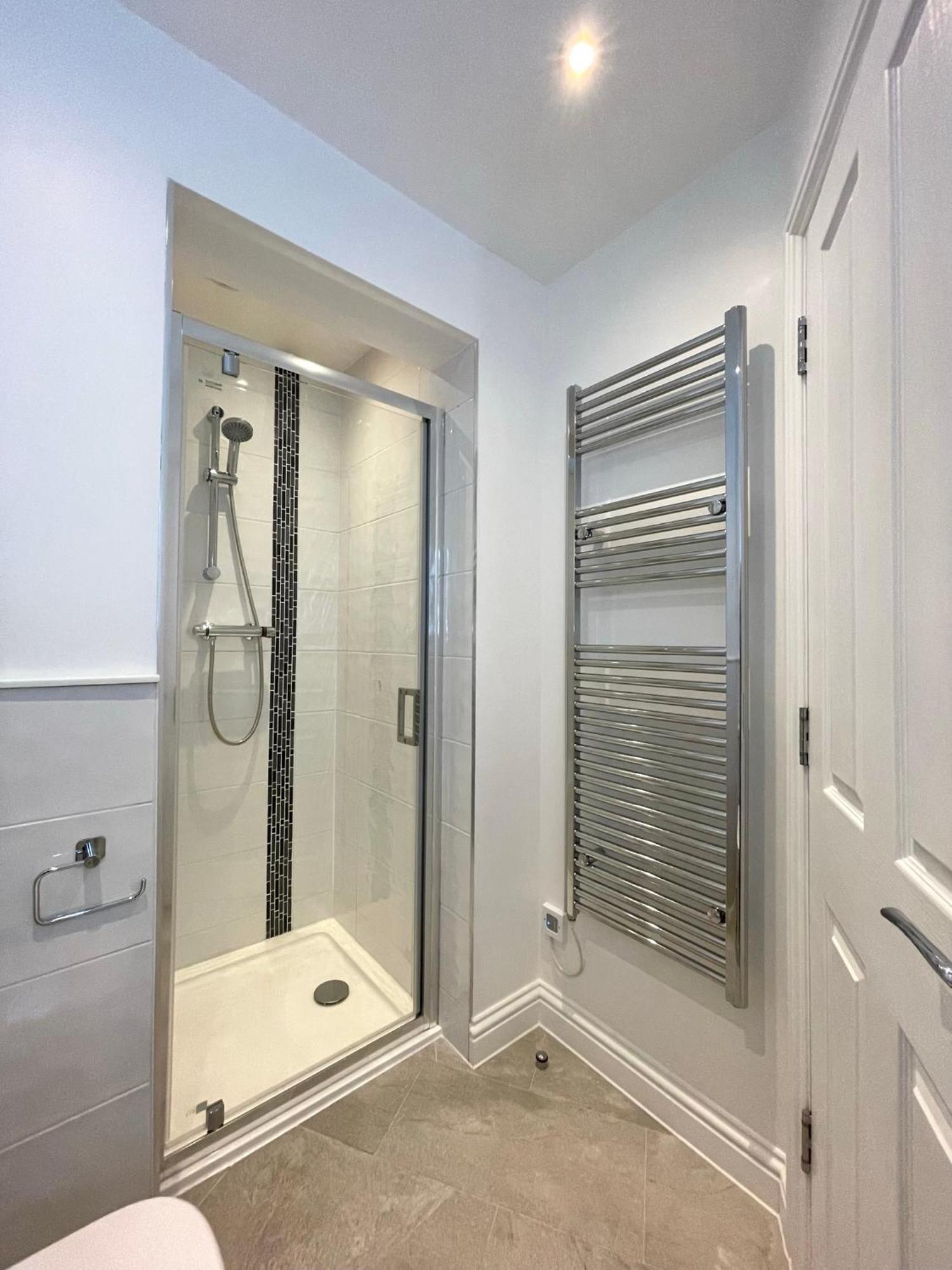 2 Bedroom Apartments Stopoverz Бристоль Екстер'єр фото