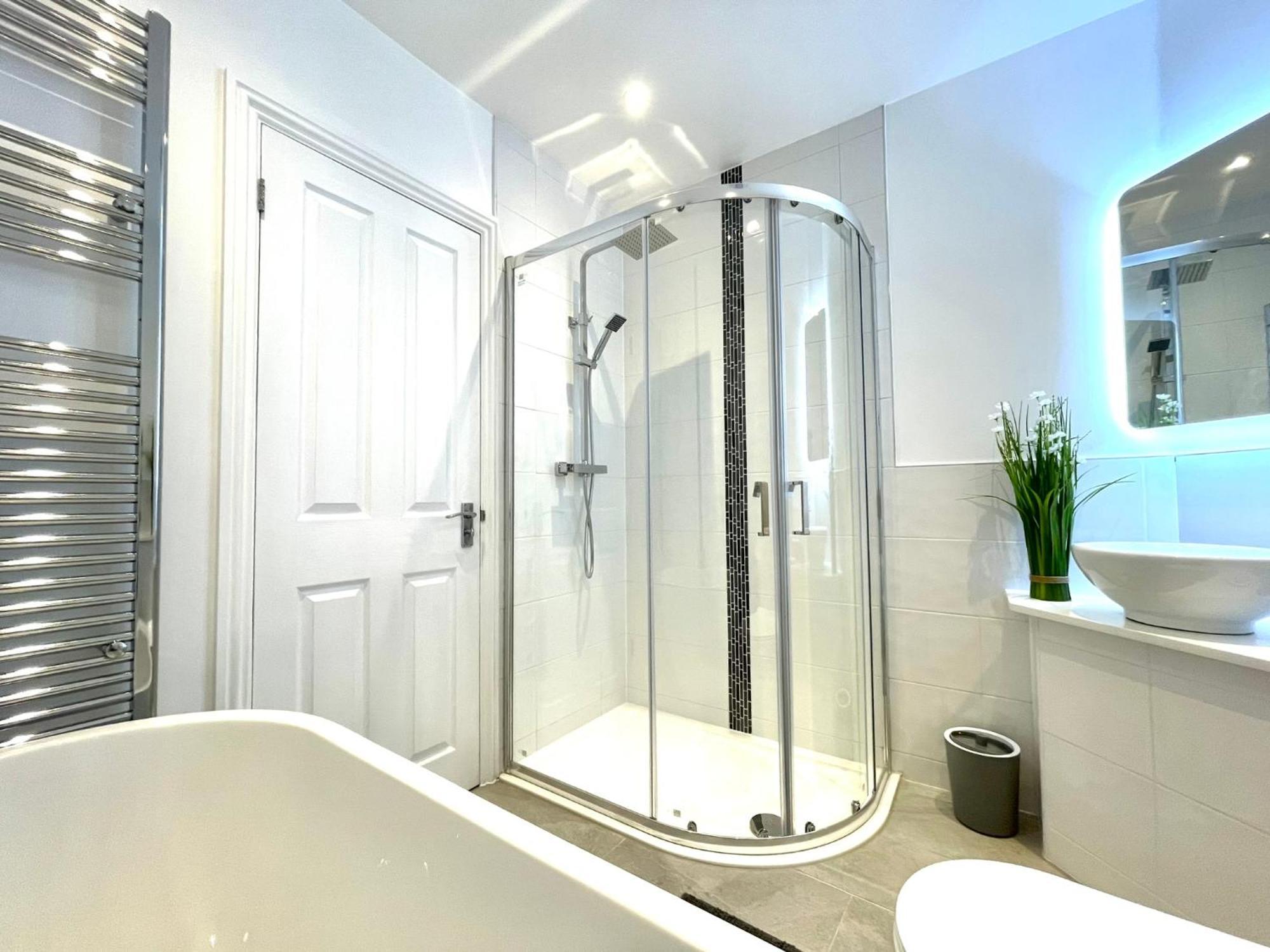 2 Bedroom Apartments Stopoverz Бристоль Екстер'єр фото