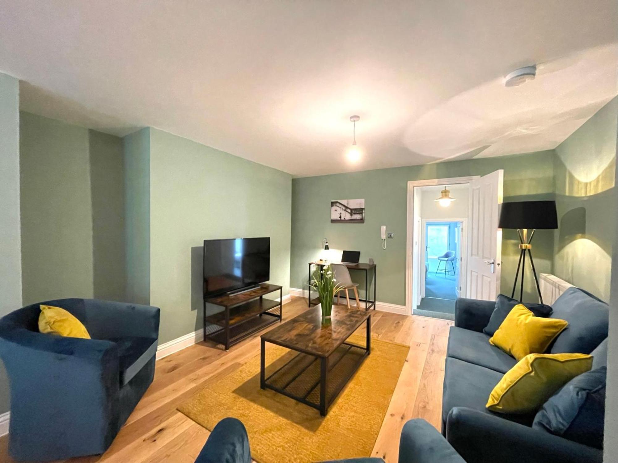 2 Bedroom Apartments Stopoverz Бристоль Екстер'єр фото