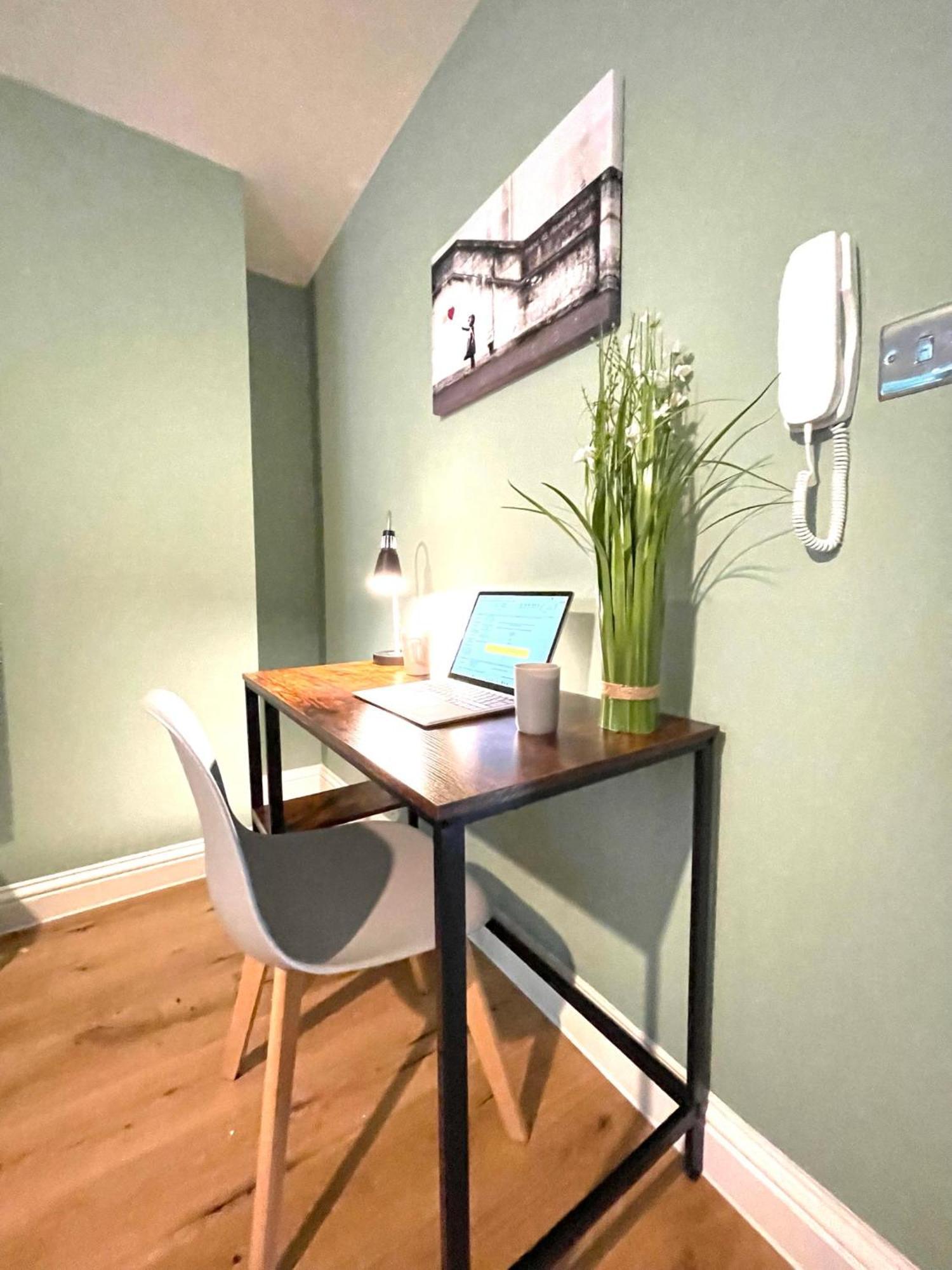 2 Bedroom Apartments Stopoverz Бристоль Екстер'єр фото