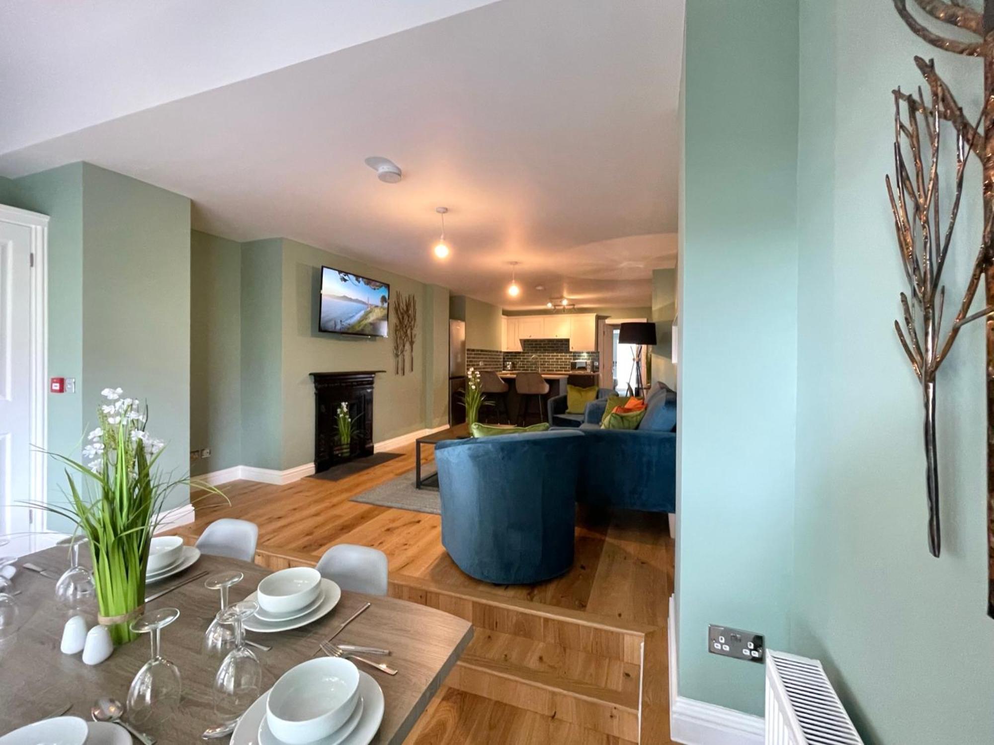 2 Bedroom Apartments Stopoverz Бристоль Екстер'єр фото
