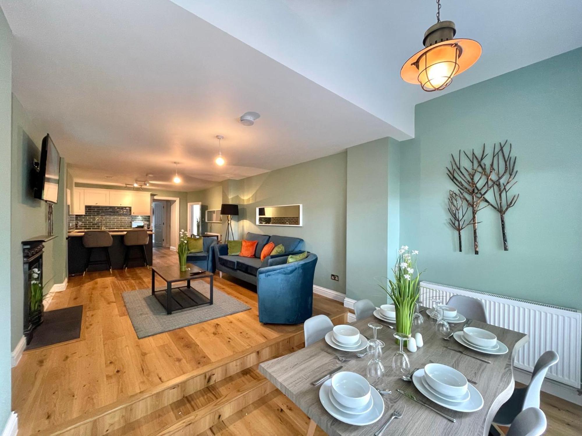 2 Bedroom Apartments Stopoverz Бристоль Екстер'єр фото