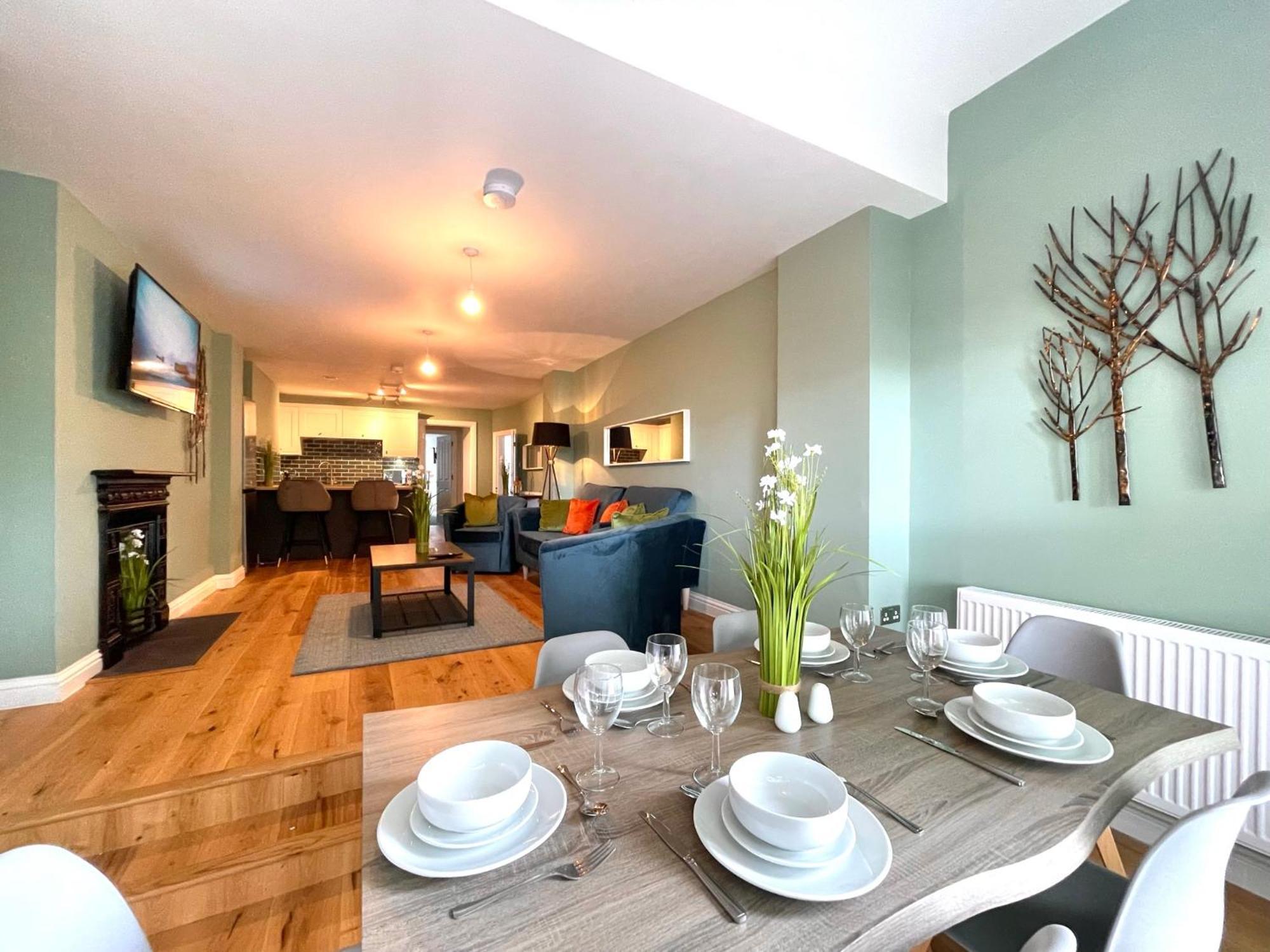 2 Bedroom Apartments Stopoverz Бристоль Екстер'єр фото