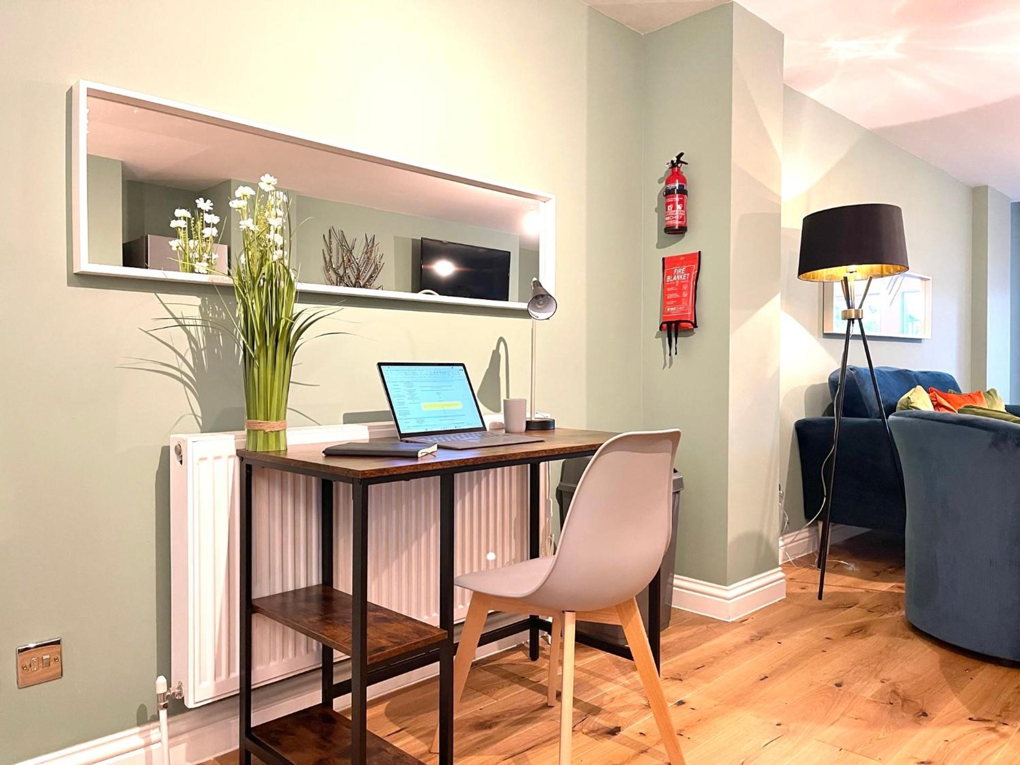 2 Bedroom Apartments Stopoverz Бристоль Екстер'єр фото