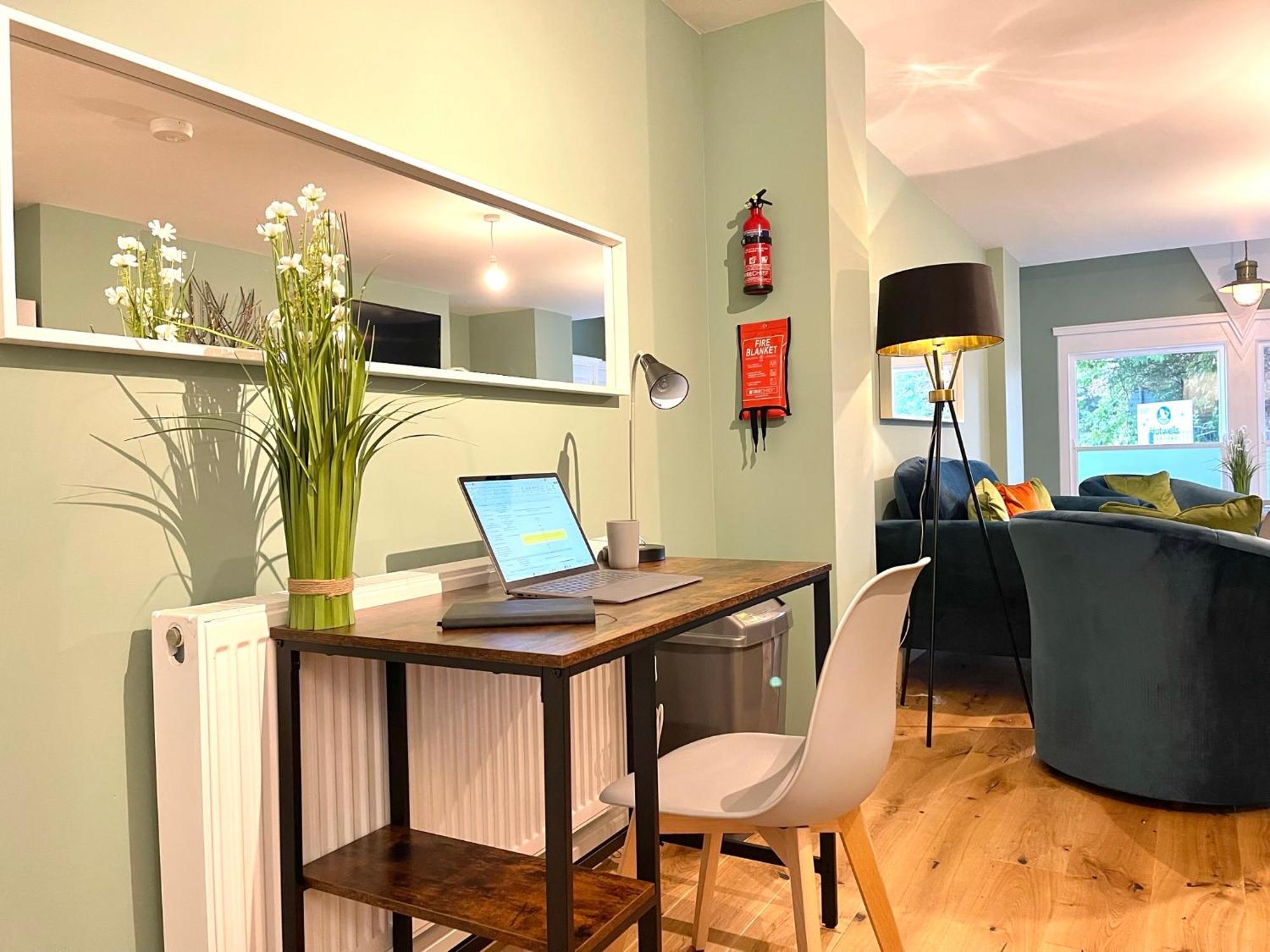 2 Bedroom Apartments Stopoverz Бристоль Екстер'єр фото
