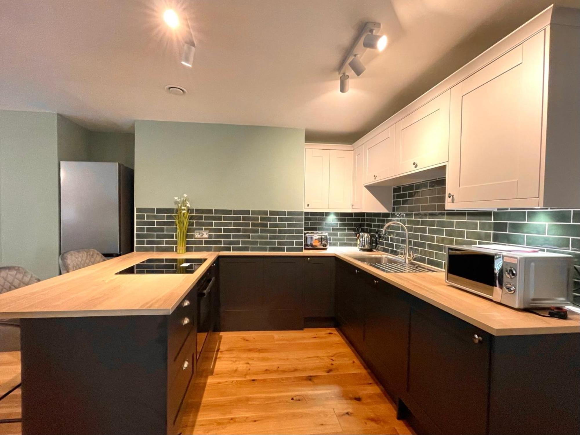 2 Bedroom Apartments Stopoverz Бристоль Екстер'єр фото