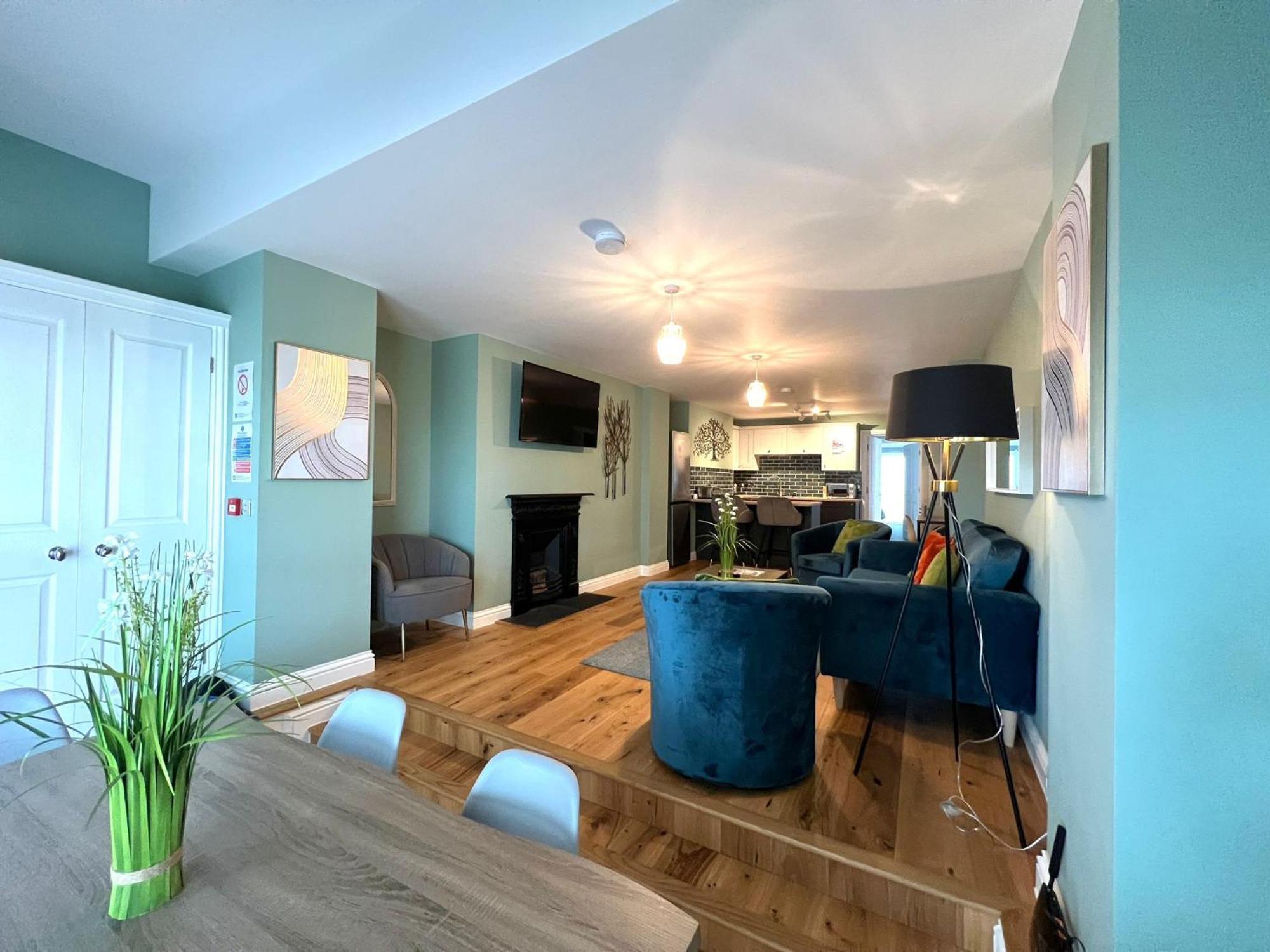 2 Bedroom Apartments Stopoverz Бристоль Екстер'єр фото