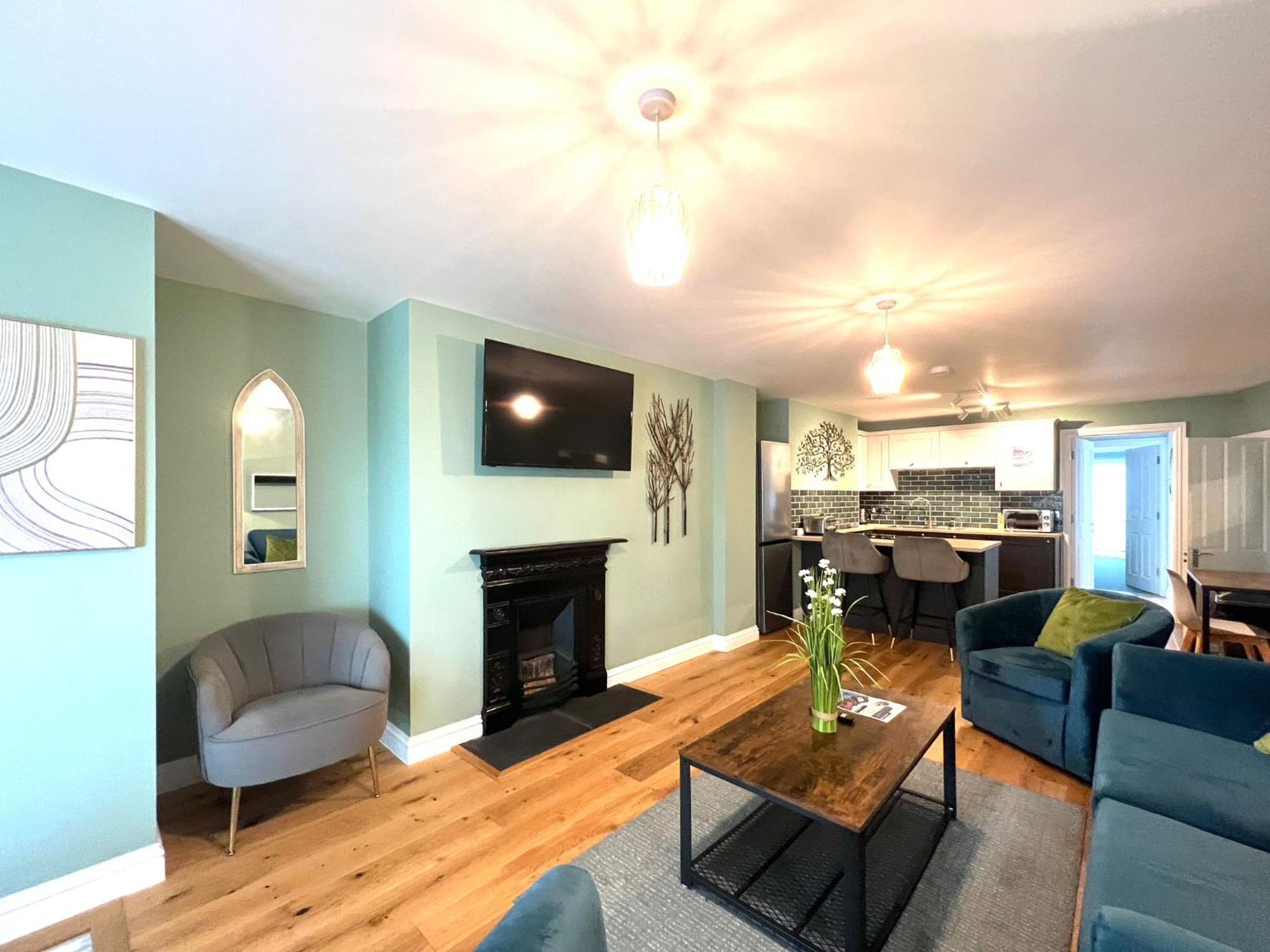 2 Bedroom Apartments Stopoverz Бристоль Екстер'єр фото